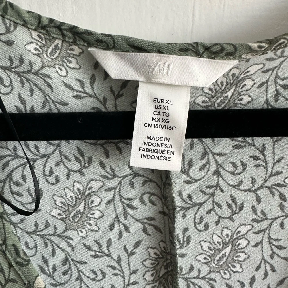 H&M Gray Floral V-Neck Dress